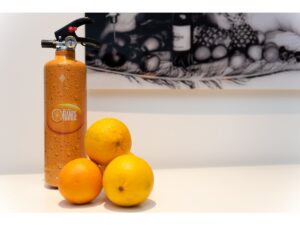 Designblusser brandblusser orange juice sfeerbeeld